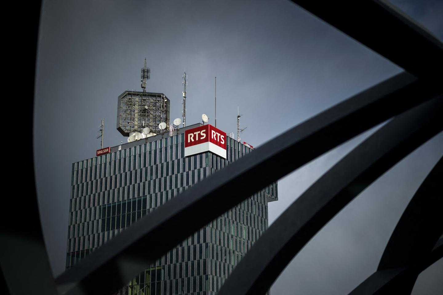 En Suisse, l’audiovisuel public joue sa survie dans une votation lancée par la droite populiste