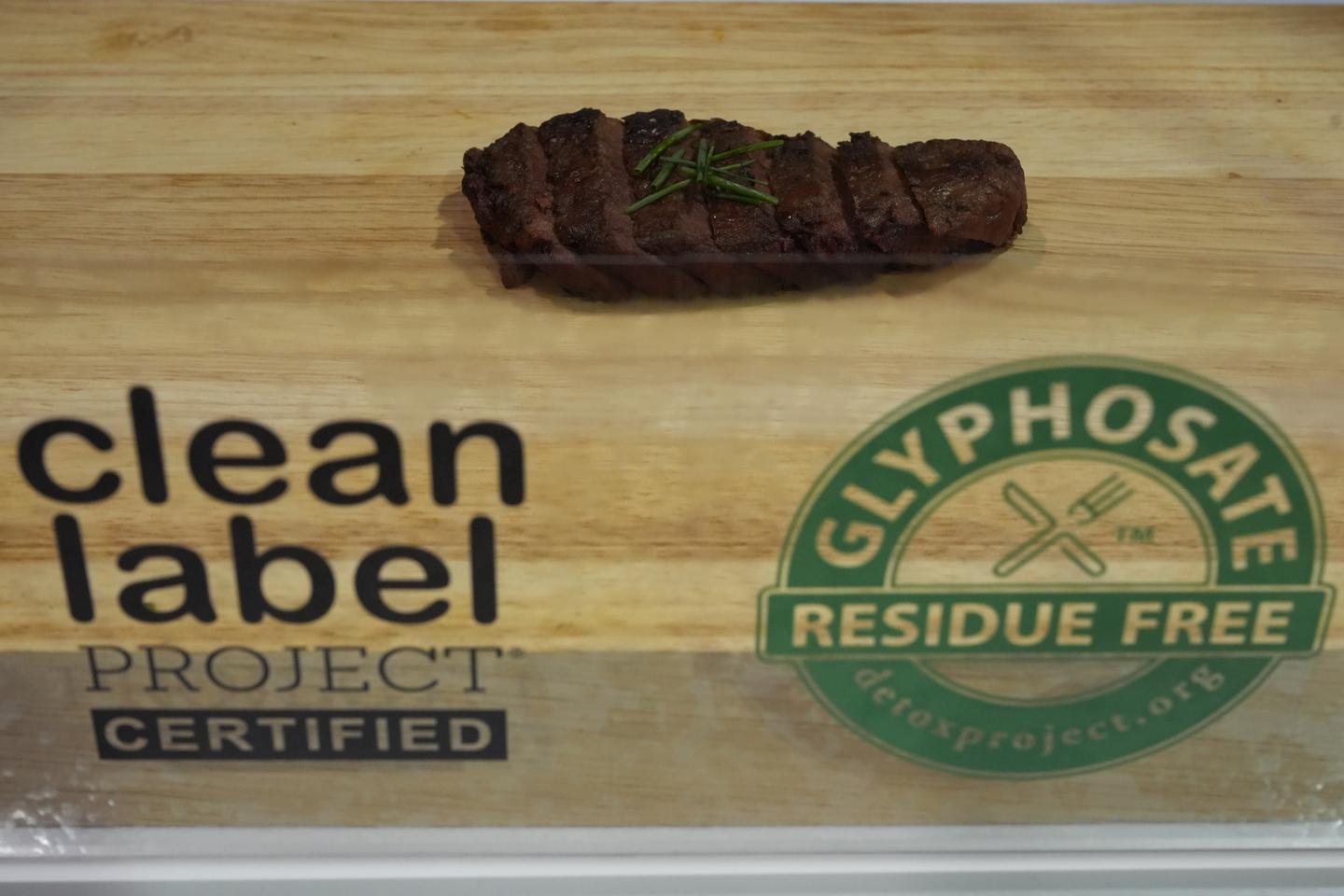 « Steak végétal » : la dénomination va être interdite dans l’UE, mais pas celles de « saucisse » ou de « burger végétarien »