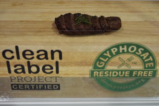 Le Steak Filet de Beyond Meat, un steak végétal entier, est présenté au salon Natural Products Expo West 2026 au Anaheim Convention Center à Anaheim, en Californie, le 5 mars 2026.