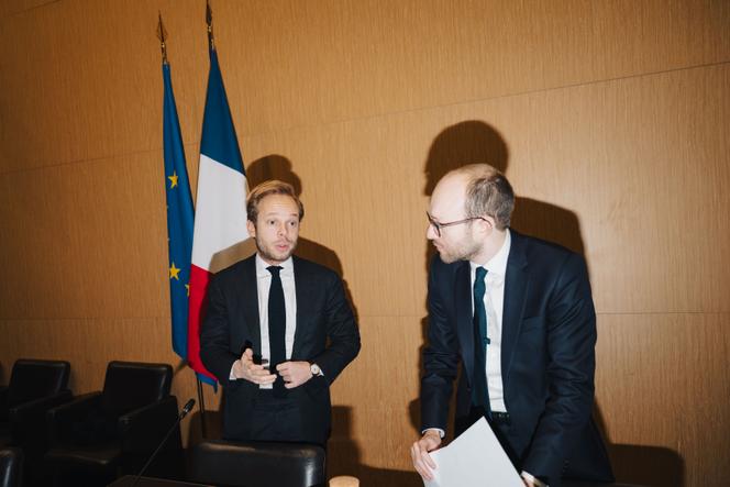 Le rapporteur Charles Alloncle et le président Jérémie Patrier-Leitus, lors de la commission d’enquête sur l’audiovisuel public, à Paris, le 5&nbsp;février&nbsp;2026.