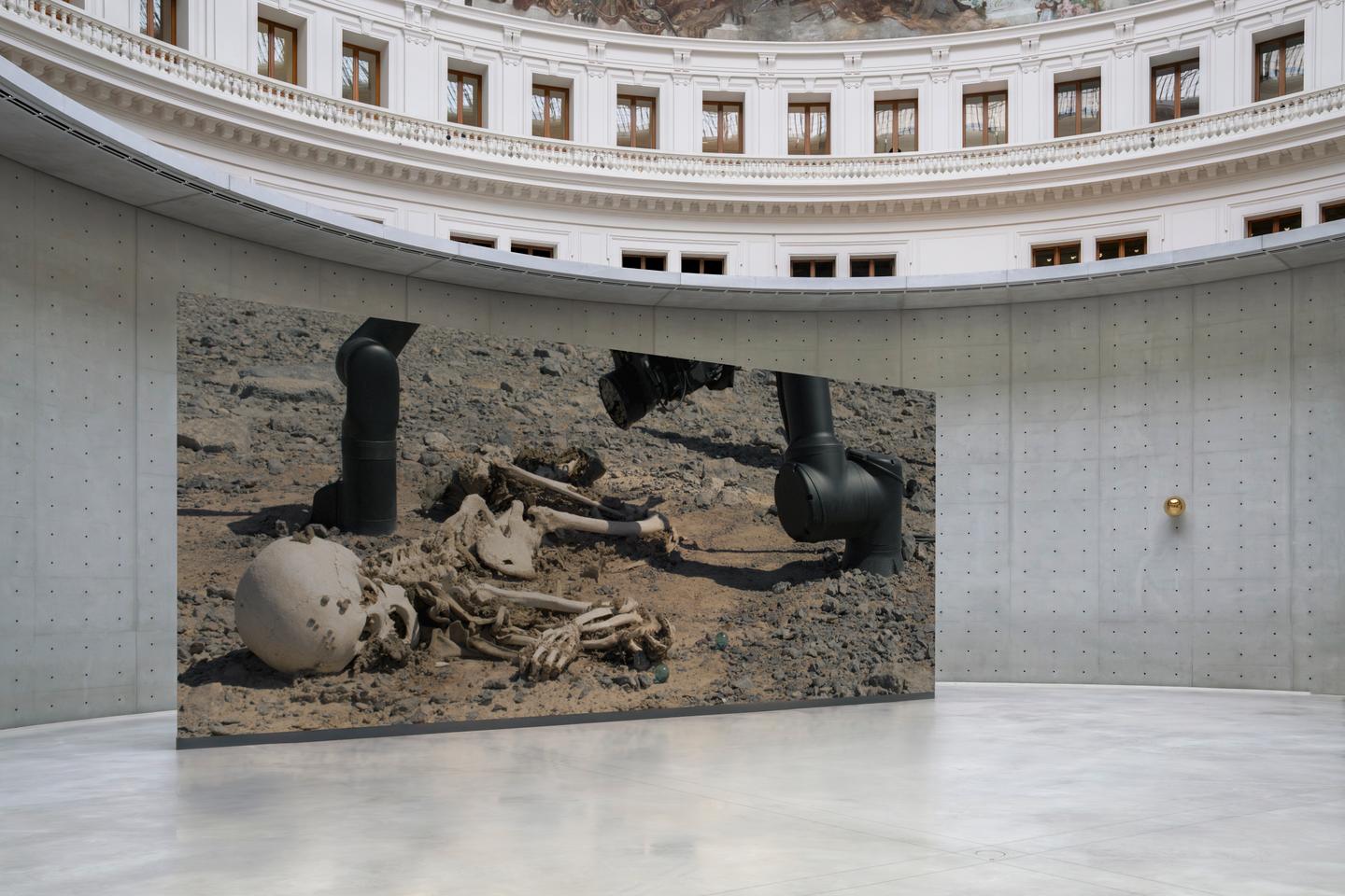 A la Bourse de commerce, l’art saisi par le vertige de la mort