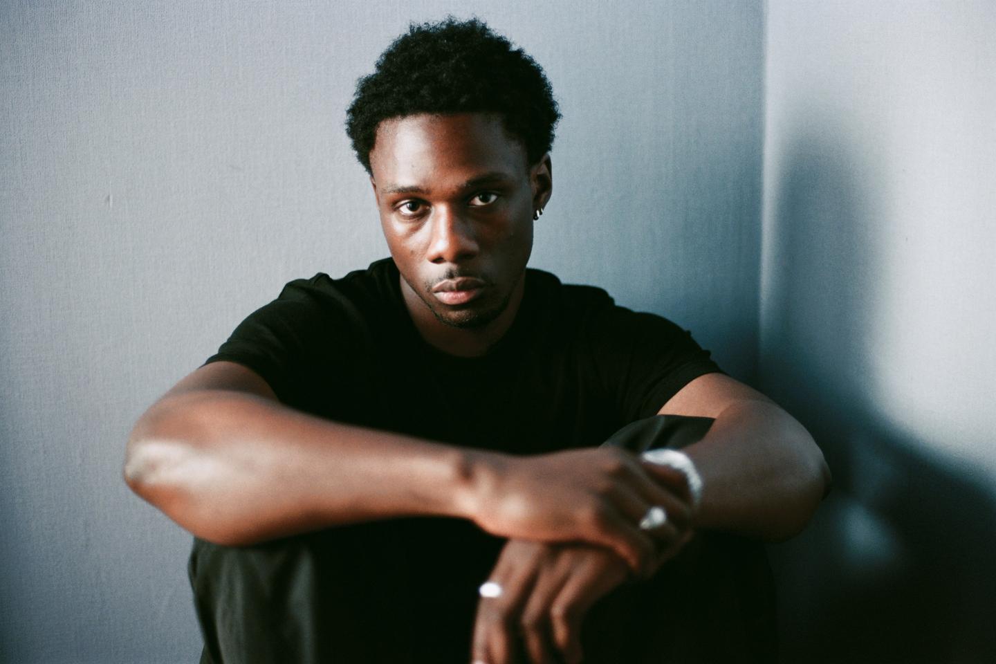 Avec l’album « L’Oiseau bleu », Steve Ibrahim prend son envol