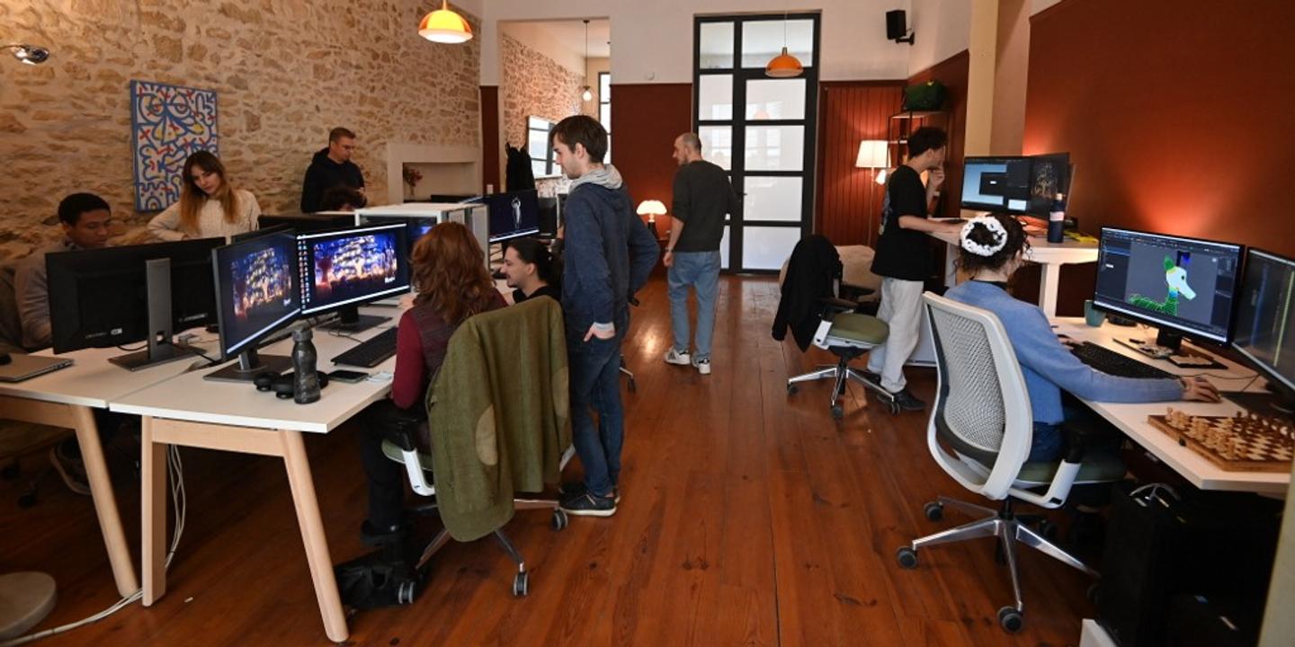 Le '996' à la française : quand les start-up vantent le travail permanent