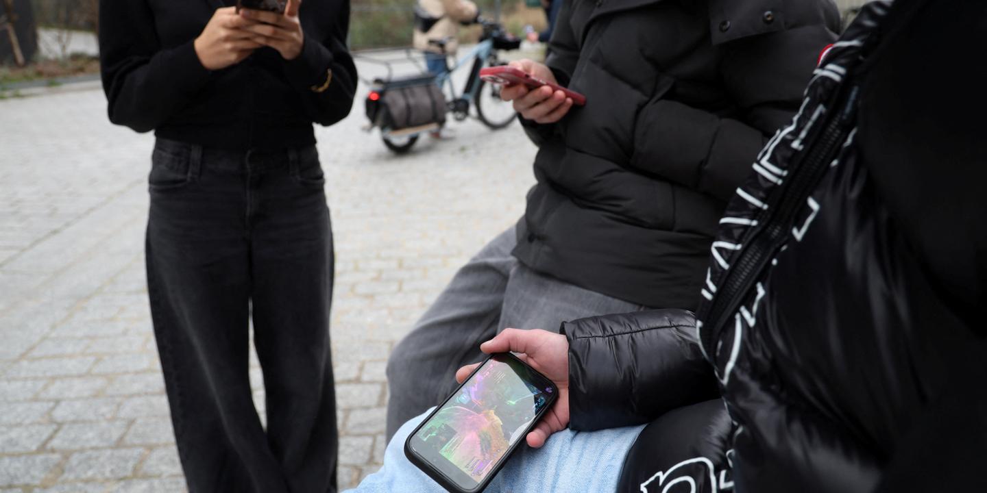 Rapport annuel sur le bonheur : les réseaux sociaux mis en cause pour leur impact négatif