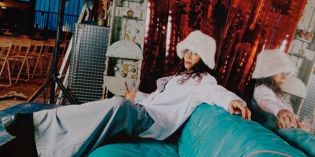 Un apéro avec Yael Naim : « C’est la musique qui m’a donné conscience de notre humanité »