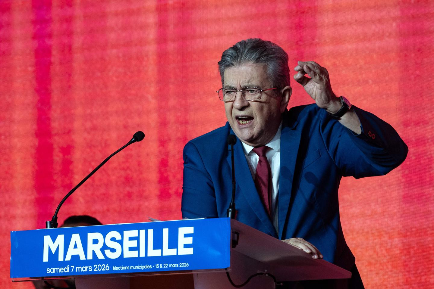 Jean-Luc Mélenchon affirme que « Marseille ne sera pas emportée par la vague brune », en meeting pour les municipales