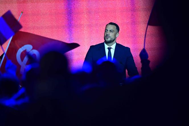 Sébastien Delogu, candidato do La France insoumise, na Câmara Municipal de Marselha, durante reunião em 7 de março de 2026. 