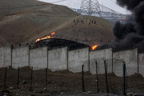 Après une frappe sur les réservoirs de carburant de Shahran, à Téhéran, le 8&nbsp;mars 2026.