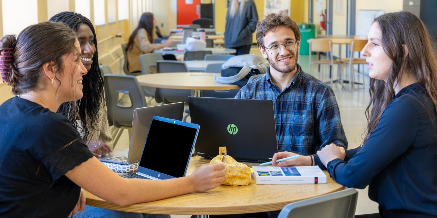 Installation permanente au Canada : un parcours du combattant pour les étudiants français
