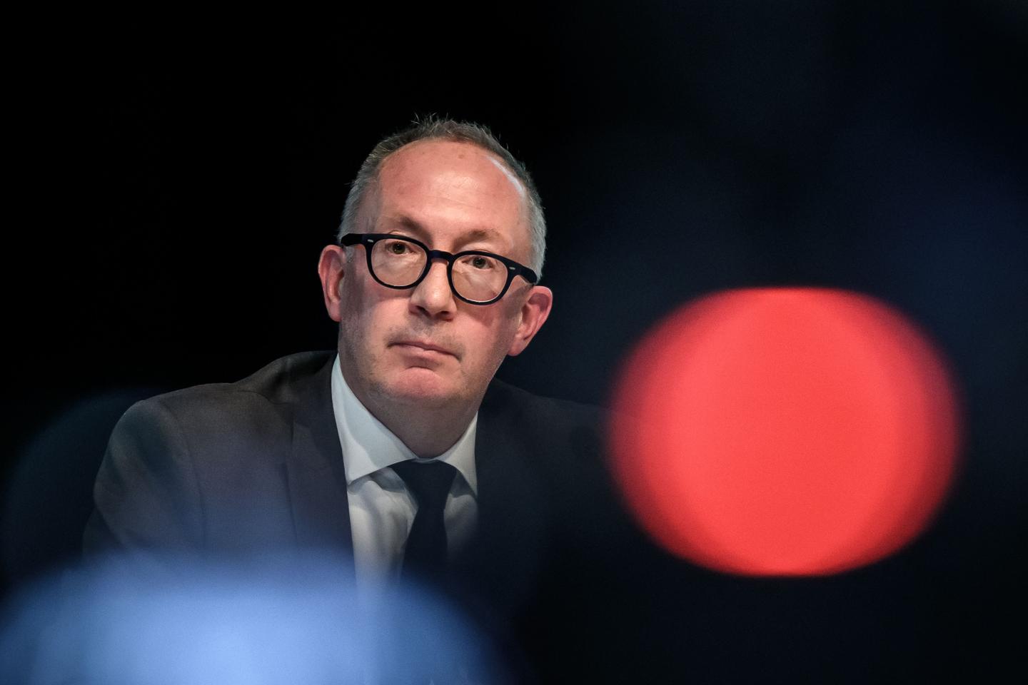 Incendie à Crans-Montana : le président de la commune et quatre autres personnes désormais visées par l’enquête