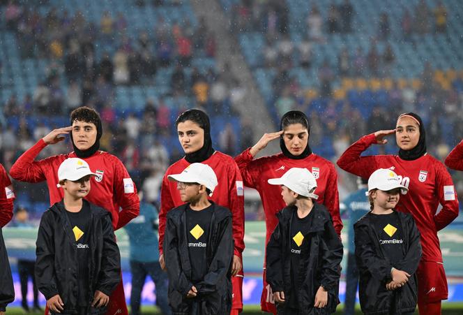 Jogadoras da seleção iraniana de futebol feminino, 8 de março de 2026, em Goald Coast (Austrália), durante partida da Copa da Ásia contra as Filipinas.