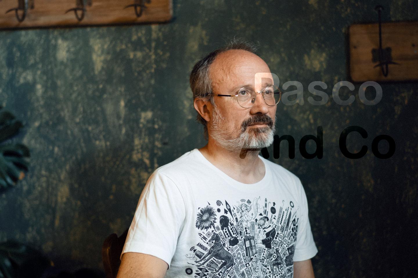 Iegor Gran, l’un des écrivains les plus drôles du moment, en quatre mots-clés