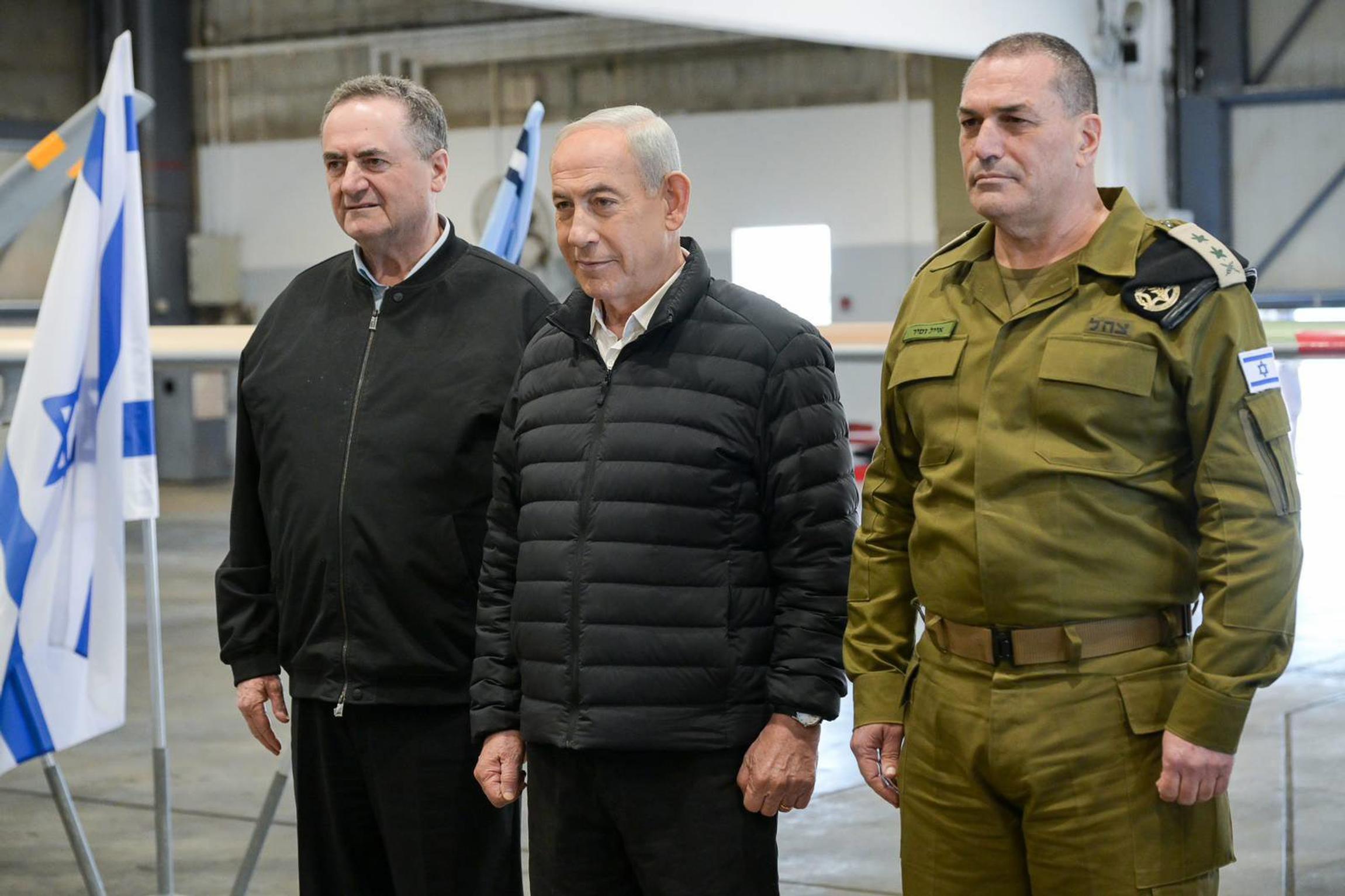 Benjamin Netanyahu visits the Palmachim Air Base, accompanied by Defense Minister Israel Katz (left), and the chief of the General Staff of the Israel Defense Forces, Lieutenant General Eyal Zamir (right), on March 3, 2026.MAAYAN TOAF/ZUMA PRESS/MAXPPP
