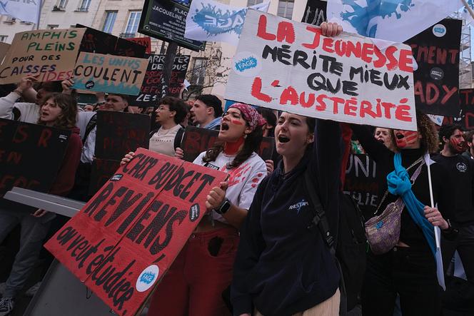 Manifestation contre le sous-financement de l’enseignement supérieur, devant le ministère de l’enseignement supérieur, de la recherche et de l’espace, à Paris, le 10 mars 2026.