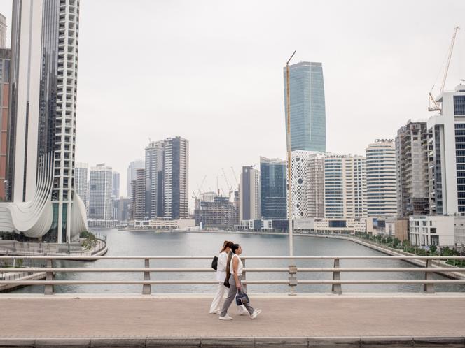 Au dessus du canal Al Jadaf, dans le quartier Business Bay, à Dubaï (Emirats arabes unis), le 7 mars 2026.