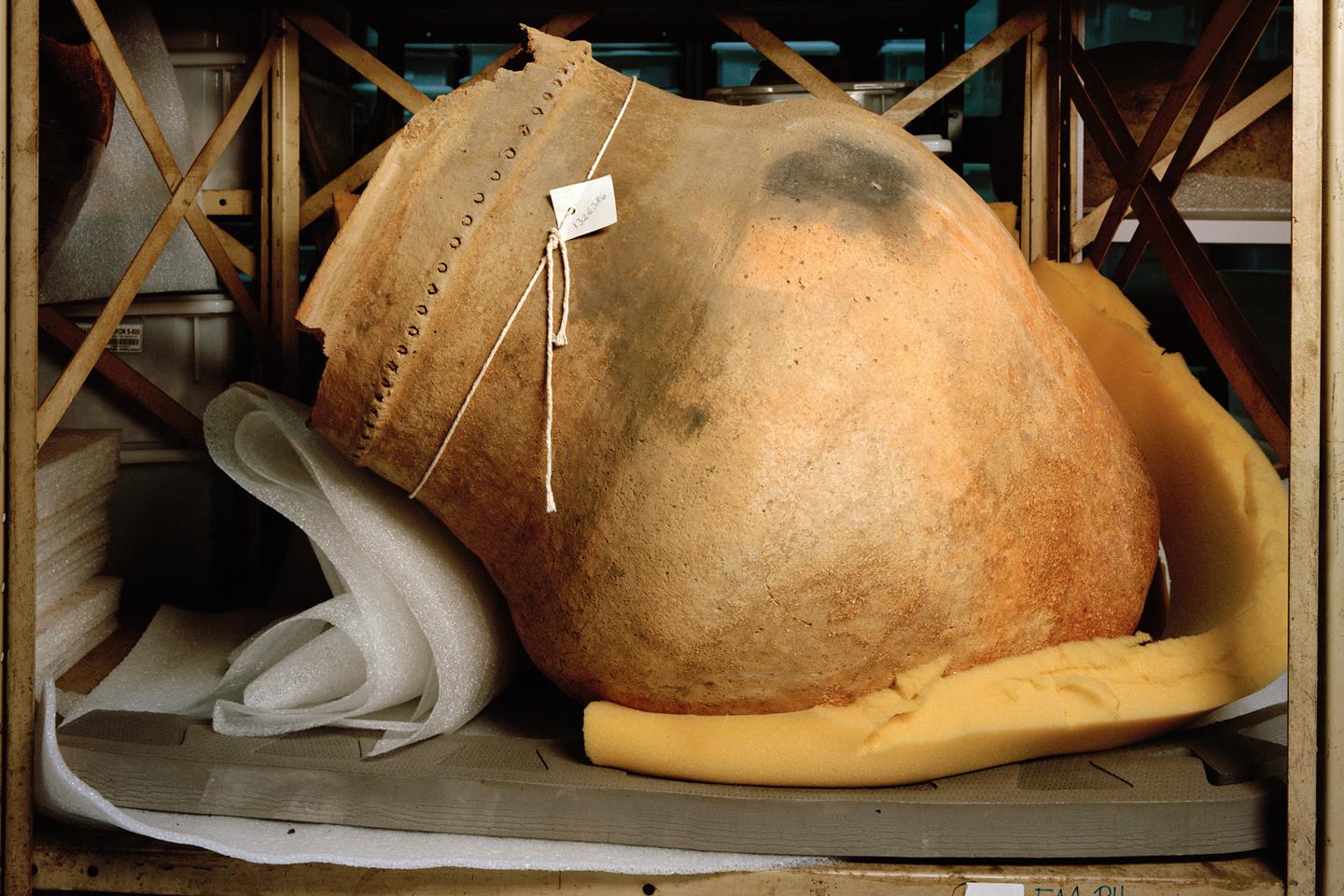 A Rio, la photographe Lívia Melzi immortalise des reliques rescapées des flammes