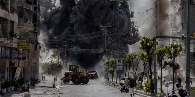 In southern Beirut: 'Dahiyeh is destroyed, but that changes nothing for us. We support Hezbollah.'