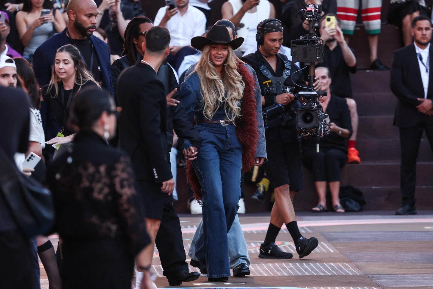 La planète compte 400 milliardaires de plus qu’il y a un an et ils sont de plus en plus riches, selon le magazine Forbes