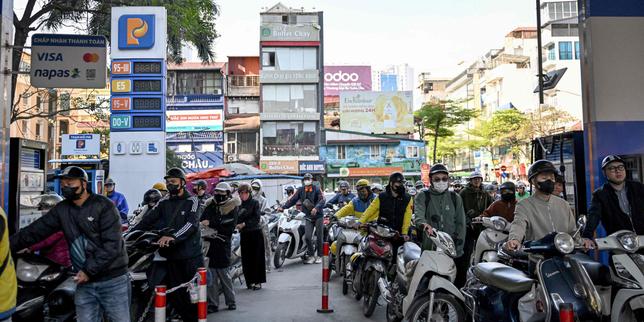 International Energy Agency announces members will release 400 million barrels from oil reserves