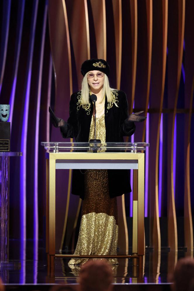 Barbra Streisand recebendo o SAG Lifetime Achievement Award no 30º Screen Actors Guild Awards anual em Los Angeles em 24 de fevereiro de 2024.
