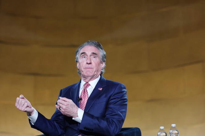 Le secrétaire à l’intérieur américain, Doug Burgum, lors d’une table ronde au BlackRock Infrastructure Summit, à Washington, le 11 mars 2026.