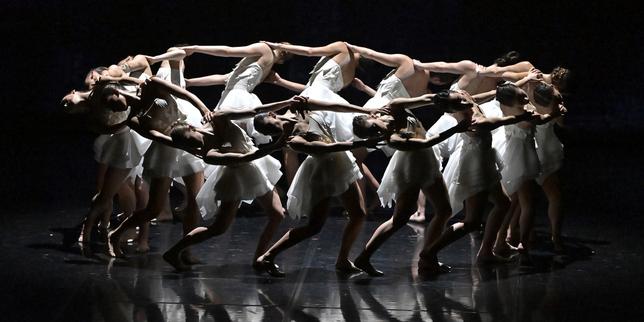 «&nbsp;Le Lac des cygnes&nbsp;», d’Angelin Preljocaj, à la Comédie de Clermont-Ferrand, en octobre&nbsp;2020.
