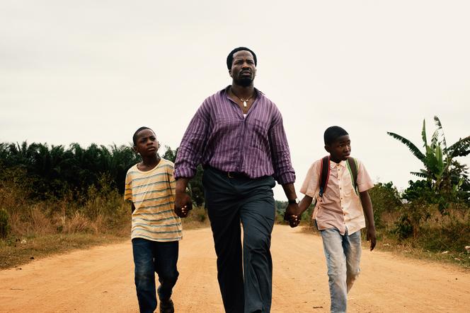 Une scène du film, avec Sope Dirisu (au centre).