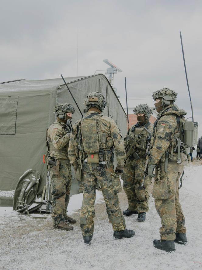Des soldats de l’OTAN lors d’un exercice dans la zone d’entraînement à Putlos (Allemagne), le 18 février 2026.