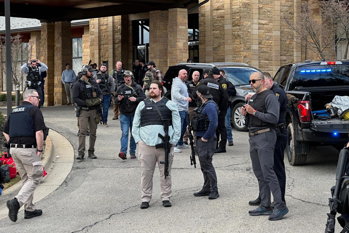 Michigan synagogue attacker killed by 'self-inflicted gunshot wound,' says  FBI