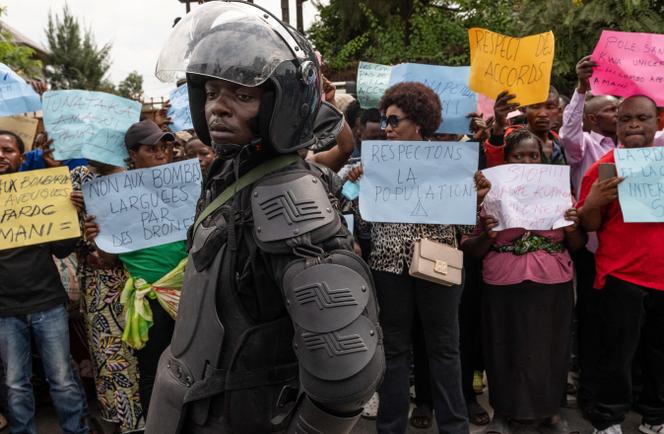 Lors d’une manifestation dénonçant les frappes aériennes dans les zones contrôlées par les rebelles du M23, à Goma, le 12 mars 2026. 