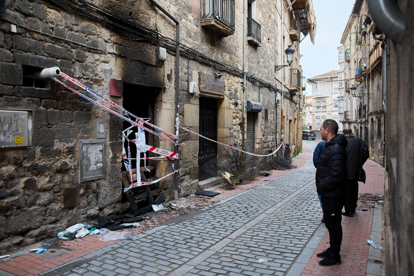 Espagne : un homme en garde à vue après la mort de trois femmes dans un incendie volontaire, le gouvernement évoque un « féminicide »