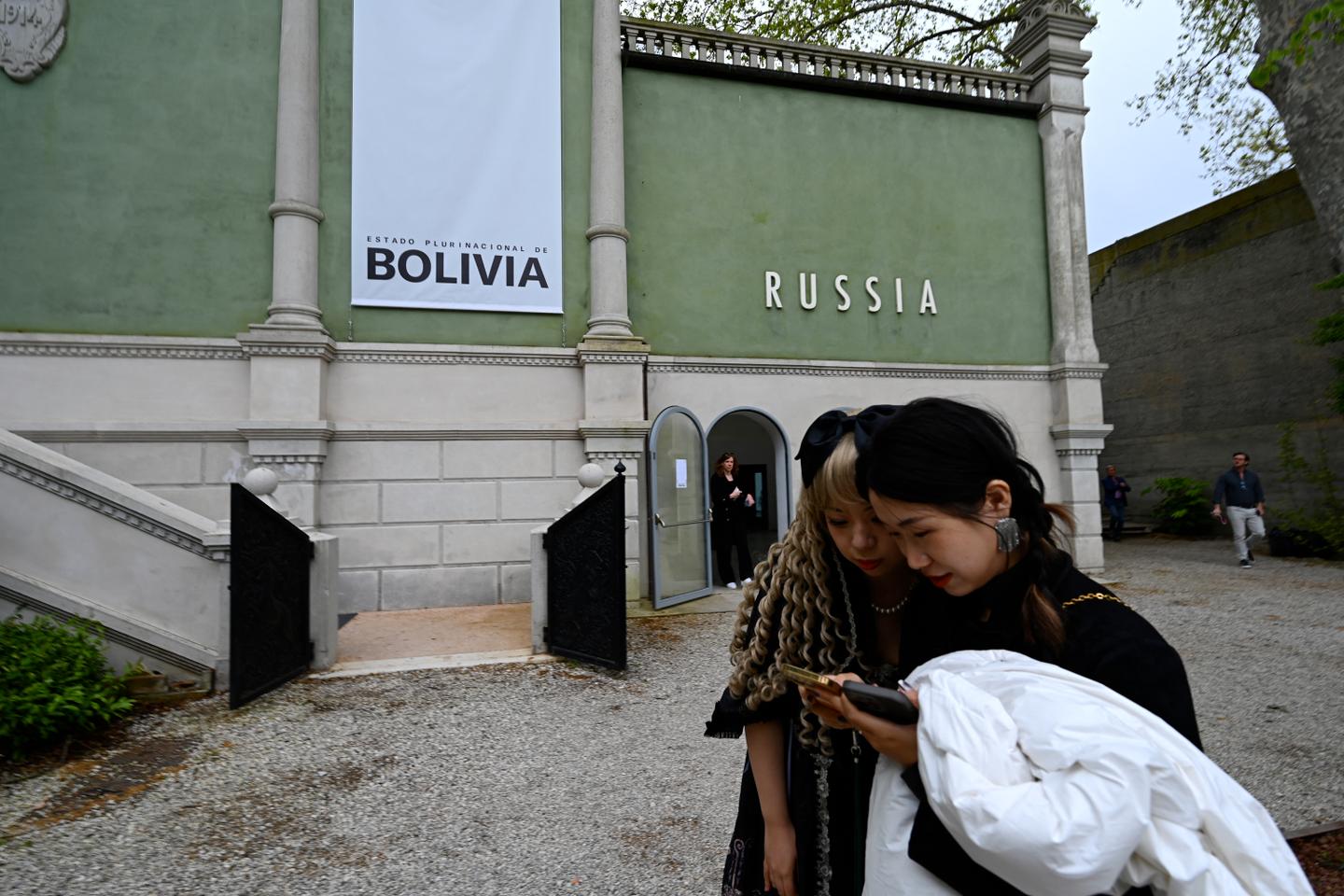A la Biennale de Venise, polémique autour de la réouverture du pavillon russe