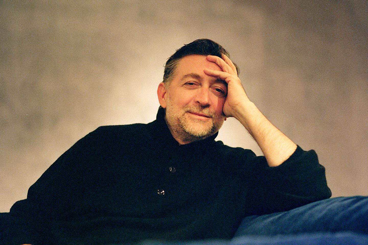 Willo Perron, cet influent designer et directeur artistique qui scénographie des shows de Rihanna ou met en scène les défilés de Chanel Willo Perron, cet influent designer et directeur artistique qui scénographie des shows de Rihanna ou met en scène les défilés de Chanel