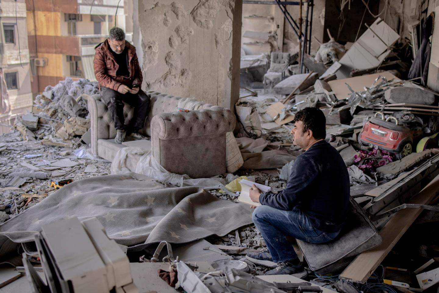 Au Liban, l’effroi semé par les frappes israéliennes contre le Hezbollah gagne le centre de Beyrouth : « Même si un chef était là, rien ne peut justifier un tel carnage »