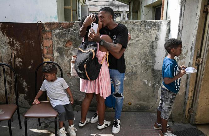 Un prisonnier politique cubain tout juste libéré, à La Havane (Cuba), le 13 mars 2026. 