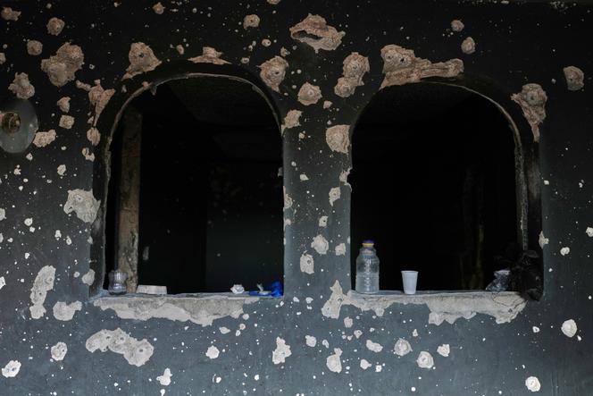 Uma casa no bairro Solino está crivada de buracos de bala, em Porto Príncipe, 12 de março de 2026.