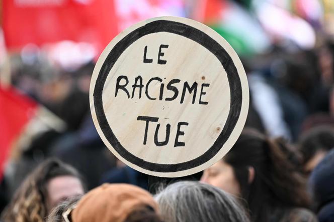 Lors d’une marche contre le racisme, à Paris, le 14 mars 2026.