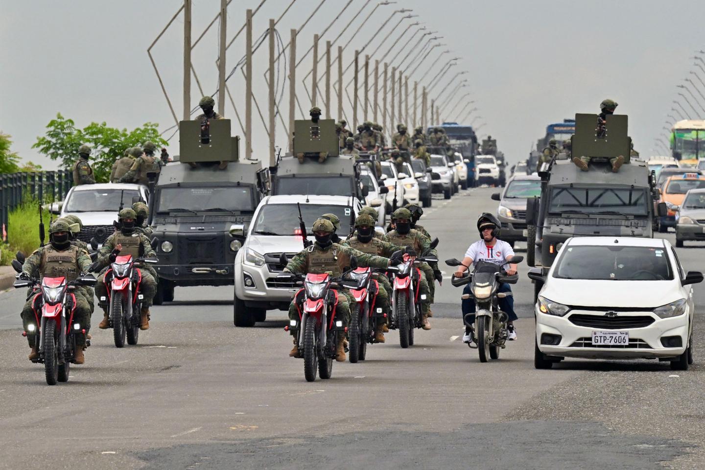 L’Equateur lance quinze jours d’opérations antidrogue avec le soutien des Etats-Unis, 75 000 militaires déployés L’Equateur lance quinze jours d’opérations antidrogue avec le soutien des Etats-Unis, 75 000 militaires déployés