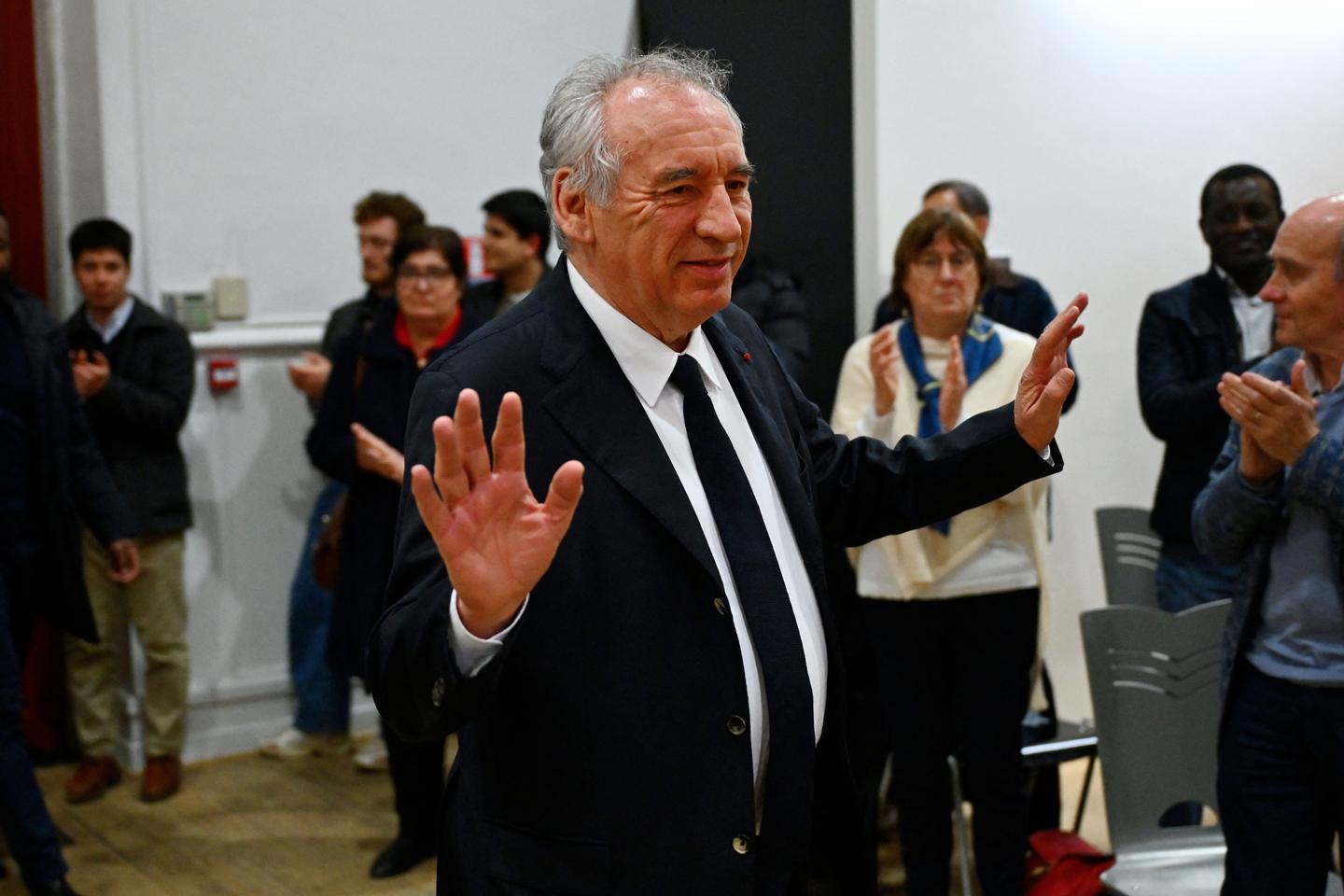 A Pau, François Bayrou pourrait tirer son épingle du jeu face aux divisions de ses opposants lors du second tour des municipales