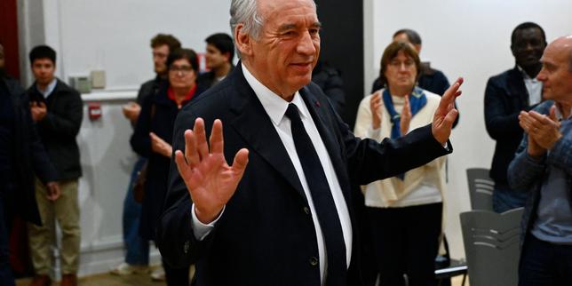 A Pau, François Bayrou pourrait tirer son épingle du jeu face aux divisions de ses opposants lors du second tour des municipales