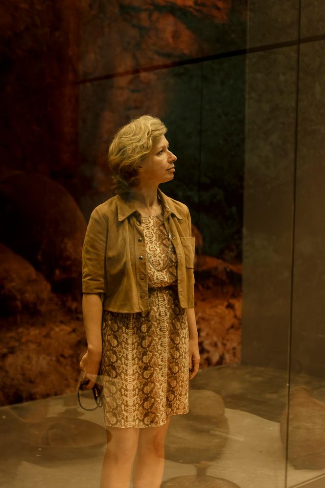 Anne-Claire Legendre, nouvelle présidente de l’Institut du monde arabe (IMA), dans l’exposition « Byblos, cité millénaire du Liban » en cours d’installation, à Paris, le 13 mars 2026.