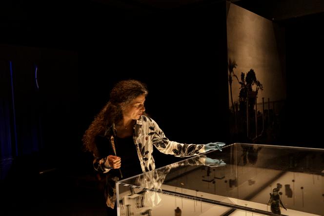 Tania Zaven, directrice du site de Byblos et commissaire scientifique de l'exposition « Byblos, cité millénaire du Liban » en cours d’installation, à l’Institut du monde arabe (IMA), à Paris, le 13 mars 2026.