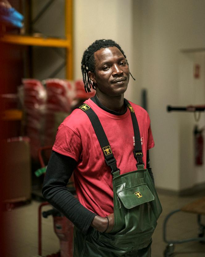 Abou Sangaré sur son lieu de travail, à Colombes (Hauts-de-Seine), le 16 mars 2026.