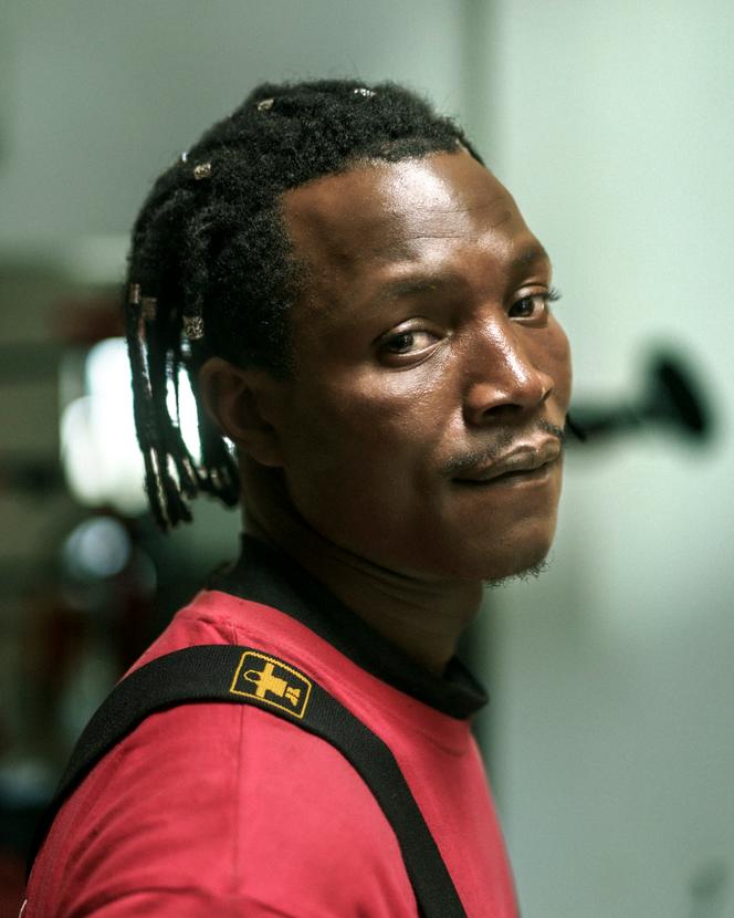 Abou Sangare, sur son lieu de travail, à Colombes (Hauts-de-Seine), le 16 mars 2026.