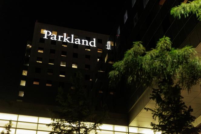 Em frente ao Parkland Hospital em Dallas, Texas, 25 de setembro de 2025.