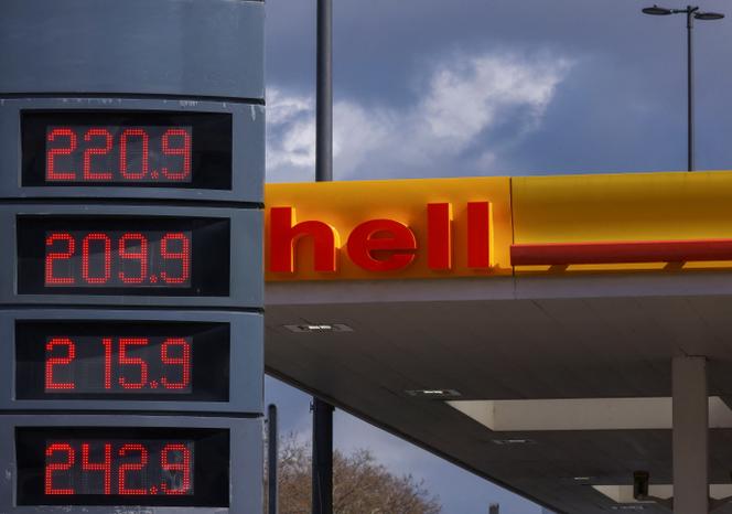 Une station-service Shell à Cologne (Allemagne), le 16 mars 2026.