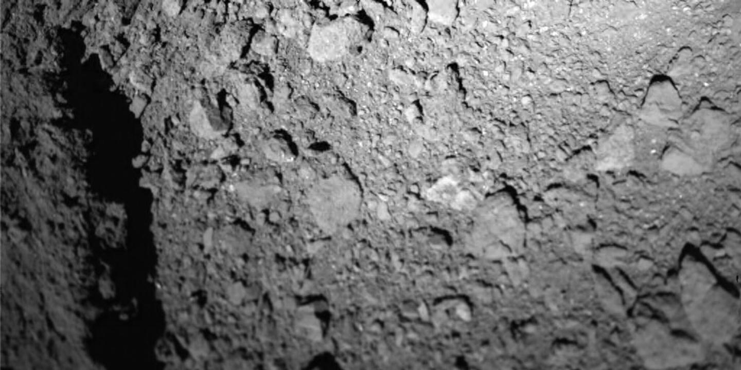 L'astéroïde Ryugu révèle les cinq molécules fondamentales de l'ADN dans ses échantillons