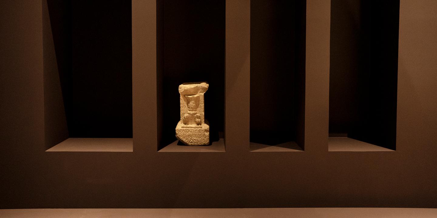 Byblos, cité millénaire du Liban, privée d'œuvres par la guerre à l'Institut du Monde Arabe