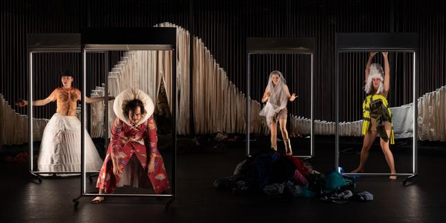 Dans « Faire le beau », au Théâtre public de Montreuil, Bérangère Vantusso met les habits sur le devant de la scène