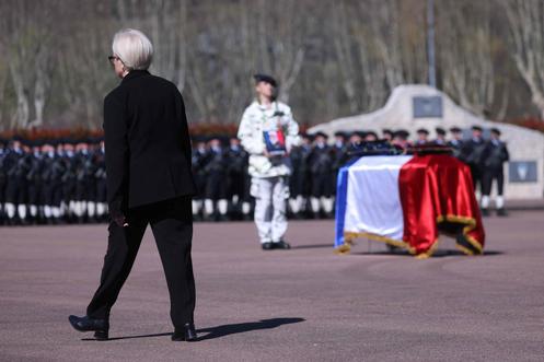 La ministre de la défense, Catherine Vautrin, lors de l’hommage rendu à Arnaud Frion à Varces (Isère), le 17 mars 2026.